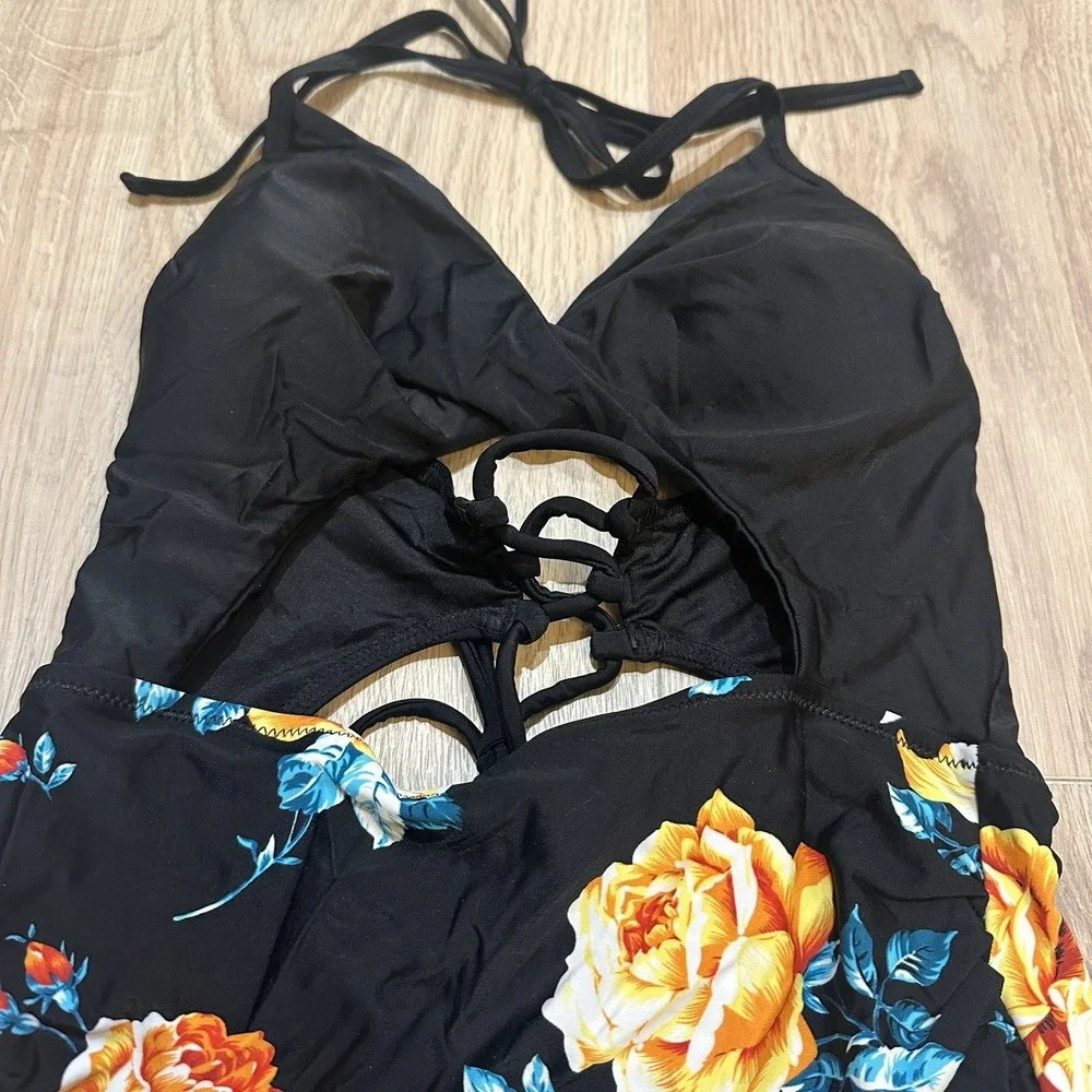 NWT Cupshe Women's Sz M One Peice Bathing Suit‎ Black Floral. Cut Out. Boho